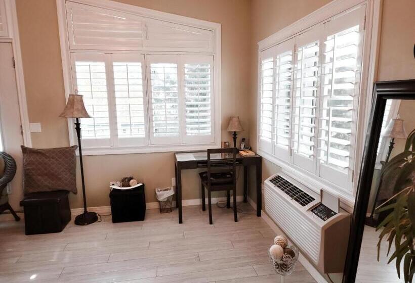 סוויטת 2 חדרי שינה, Along River Ridge