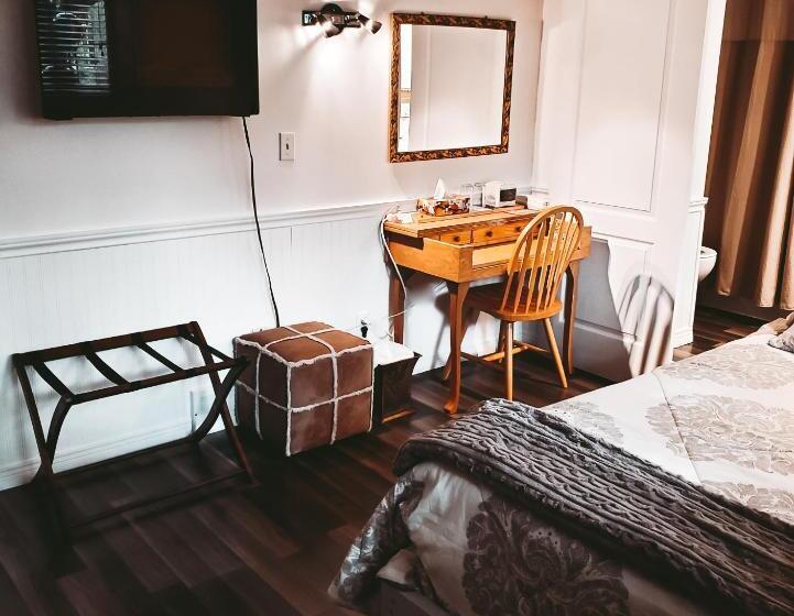 סוויטת 3 חדרי שינה, Along River Ridge