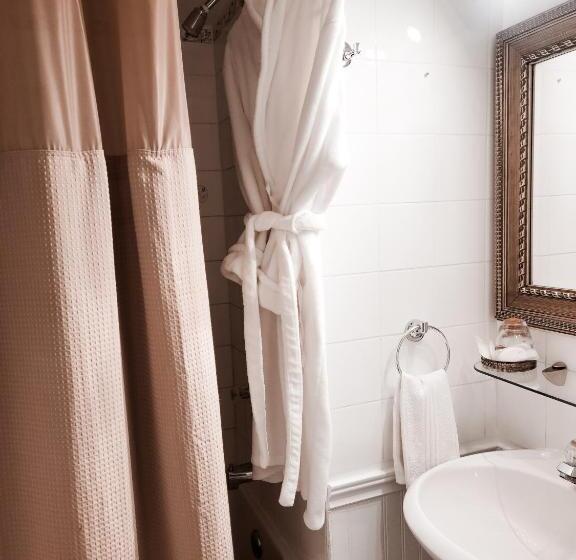 סוויטת 3 חדרי שינה, Along River Ridge