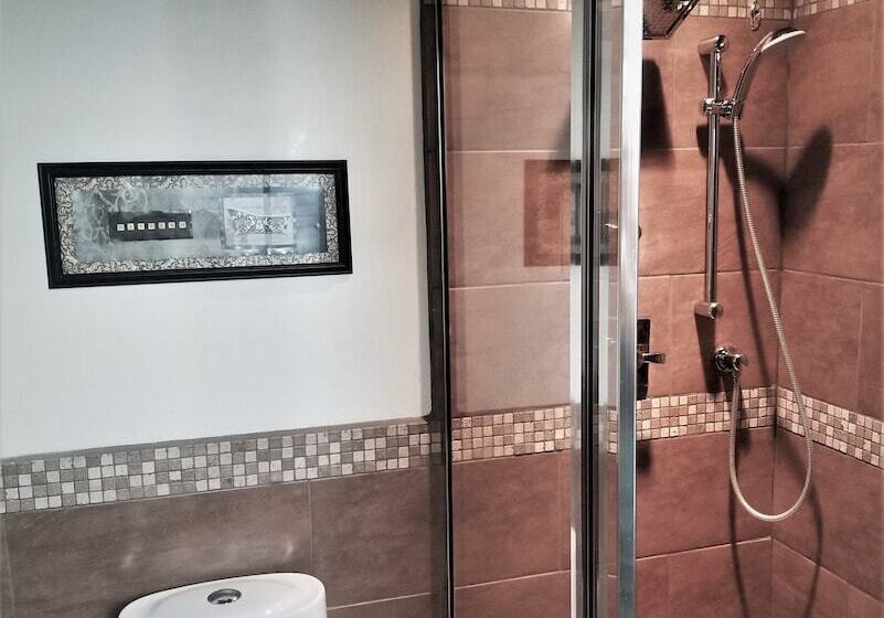 חדר דלוקס, Along River Ridge