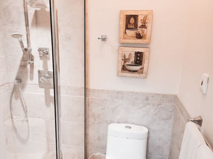 חדר דלוקס, Along River Ridge