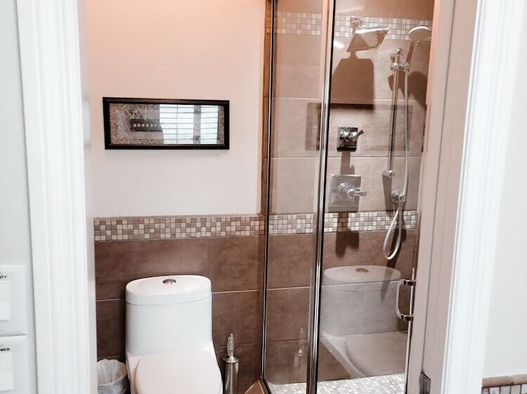 חדר דלוקס, Along River Ridge