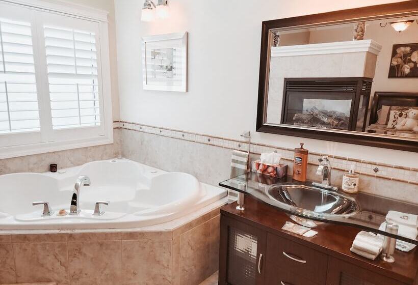 חדר דלוקס, Along River Ridge