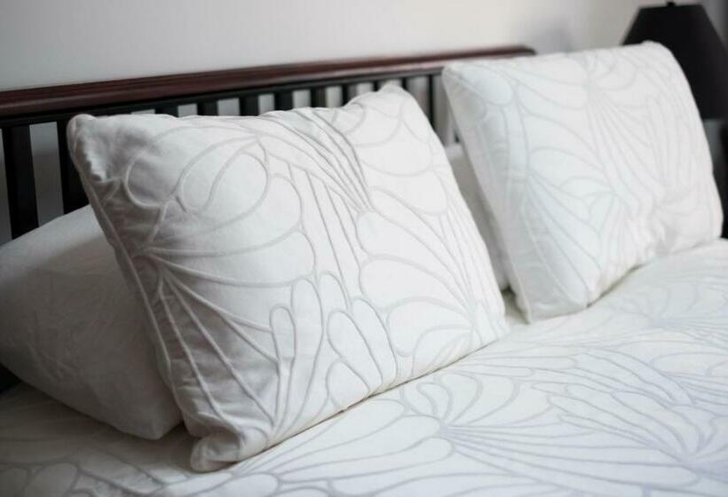 Standardzimmer, Armand Heights