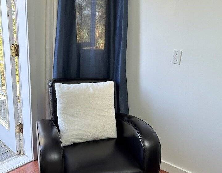 Standardzimmer, Armand Heights