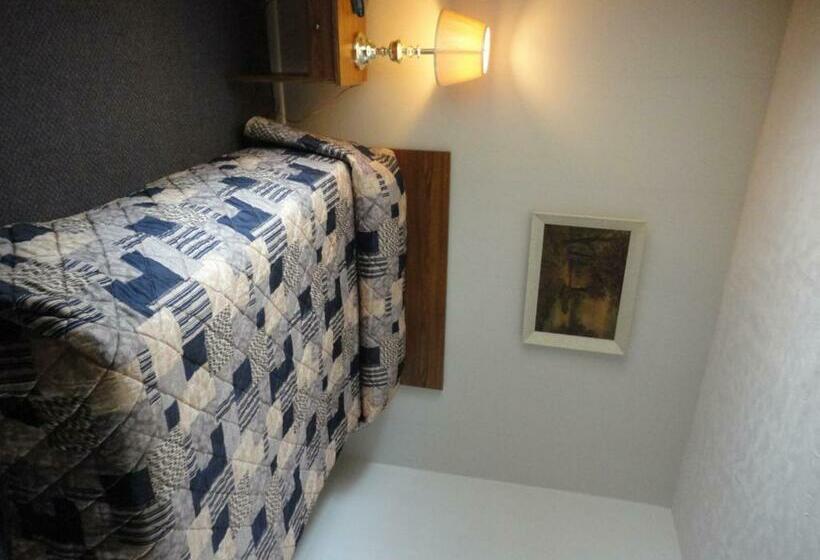 Номер Стандарт, Hipwell's Motel