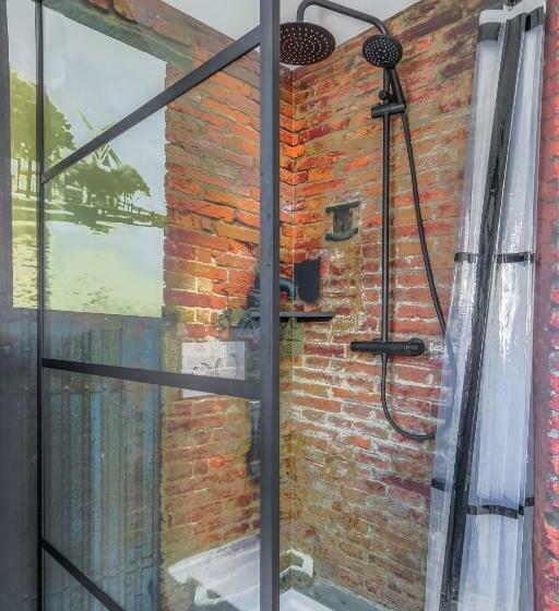 スタンダードルーム, Café Restaurant T Raedhûs