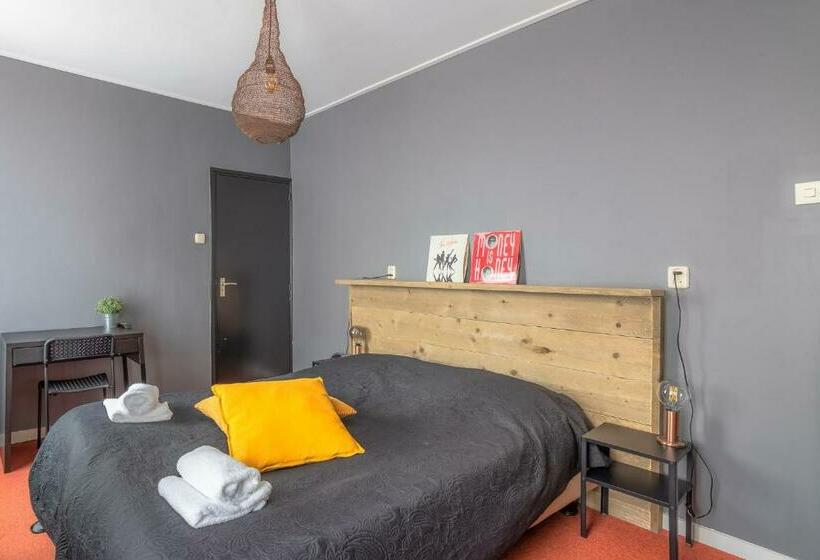 デラックスルーム, Café Restaurant T Raedhûs