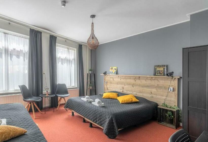 スタンダードルーム, Café Restaurant T Raedhûs