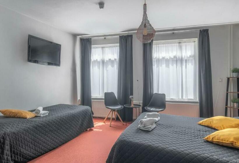 スタンダードルーム, Café Restaurant T Raedhûs