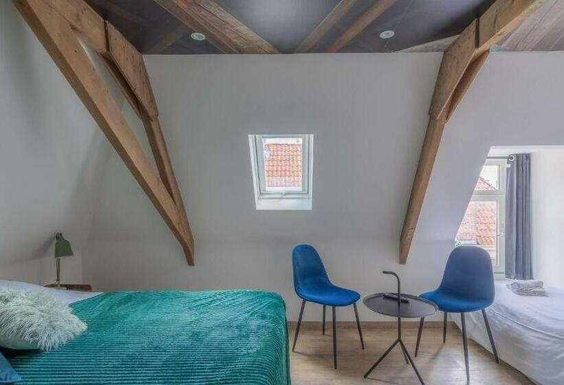 デラックスルーム, Café Restaurant T Raedhûs