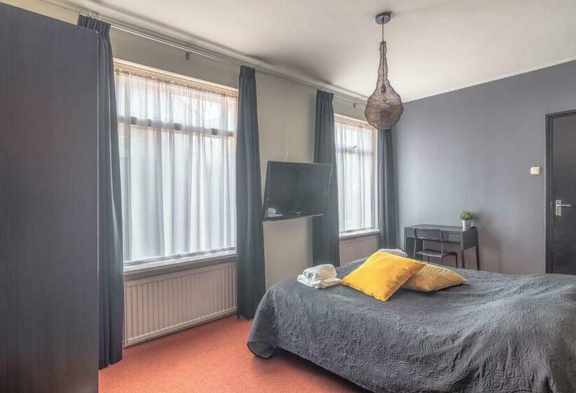 スタンダードルーム, Café Restaurant T Raedhûs