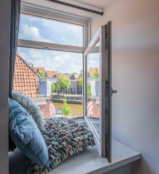 デラックスルーム, Café Restaurant T Raedhûs