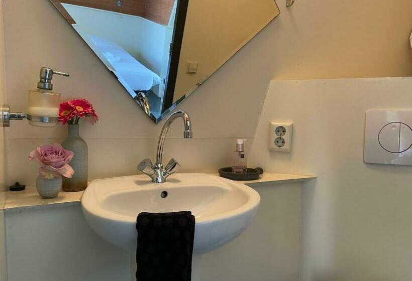 标准间, Huisjes Andijk