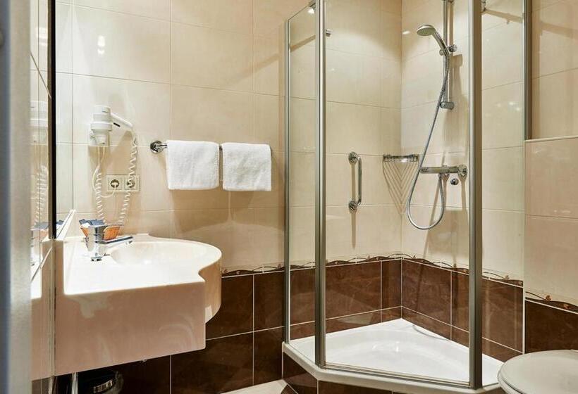 标准间, T Kruisselt