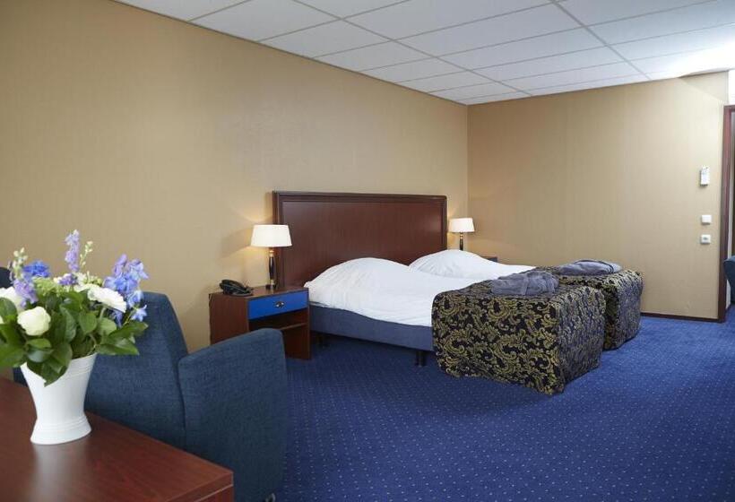 Comfort room with city view, Zwartewater