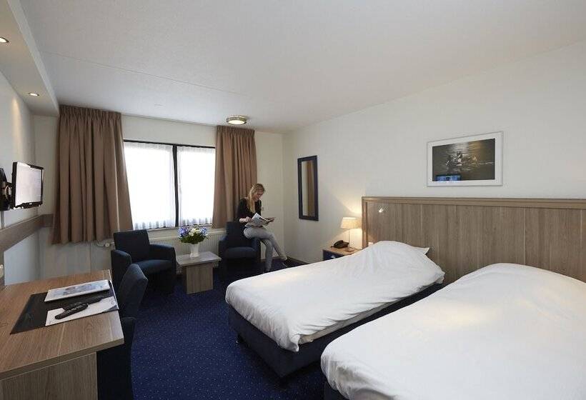 Comfort room with city view, Zwartewater