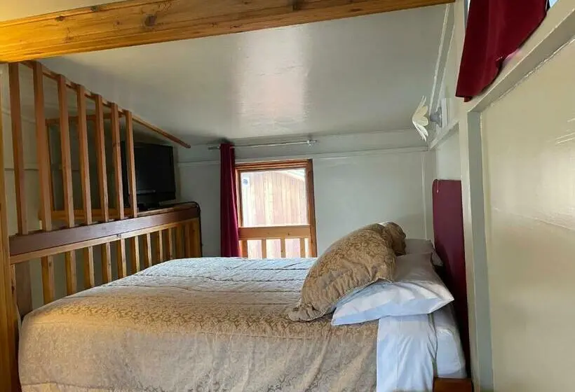 ファミリーステューディオ, Luna Bed & Breakfast
