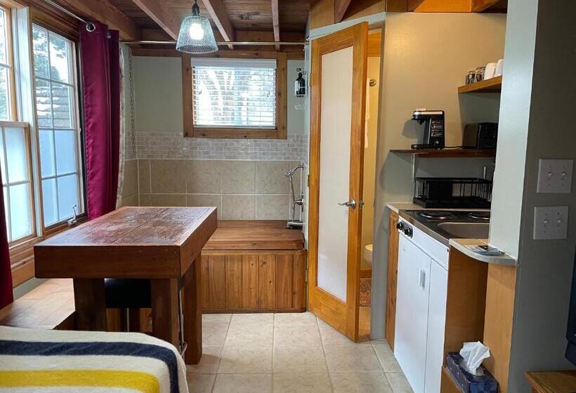 ファミリーステューディオ, Luna Bed & Breakfast