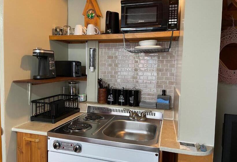 ファミリーステューディオ, Luna Bed & Breakfast