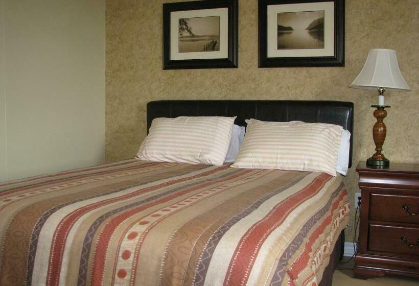 Номер Стандарт, Macneil's Motel