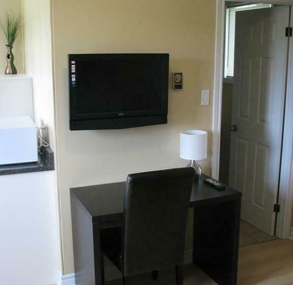 Номер Стандарт, Macneil's Motel