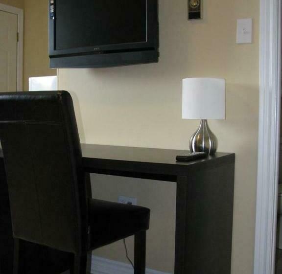 Номер Стандарт, Macneil's Motel