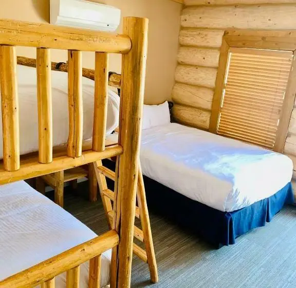 Perhehuone, Bear S Claw Lodge