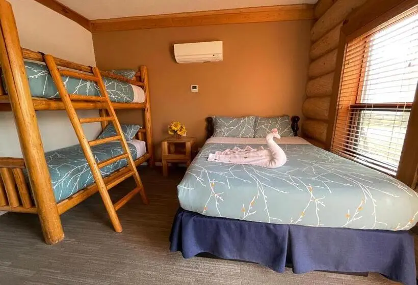 Perhehuone, Bear S Claw Lodge