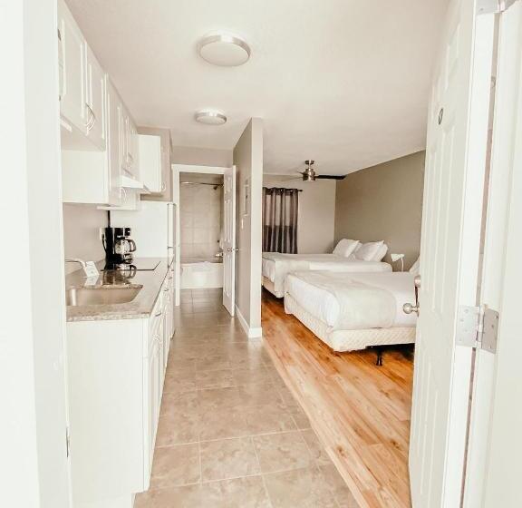 غرفة قياسية, Hinton Highway Inn