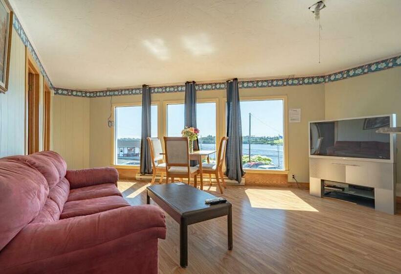 سوییت خانوادگی, Novastar Motel On The Lake