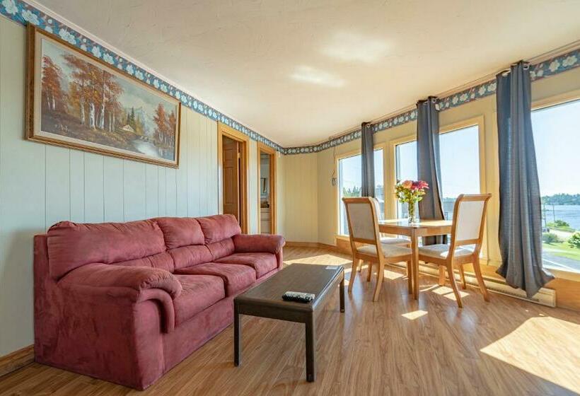 سوییت خانوادگی, Novastar Motel On The Lake