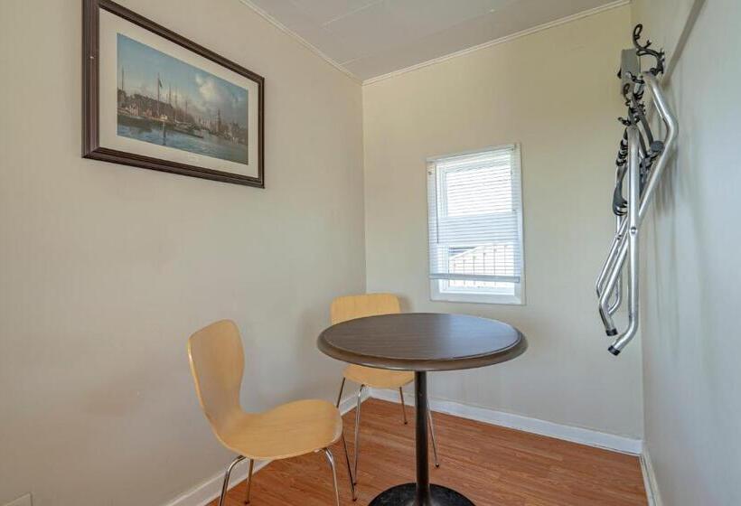 اتاق استاندارد با چشم‌انداز دریاچه, Novastar Motel On The Lake