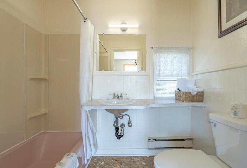 اتاق استاندارد با چشم‌انداز دریاچه, Novastar Motel On The Lake