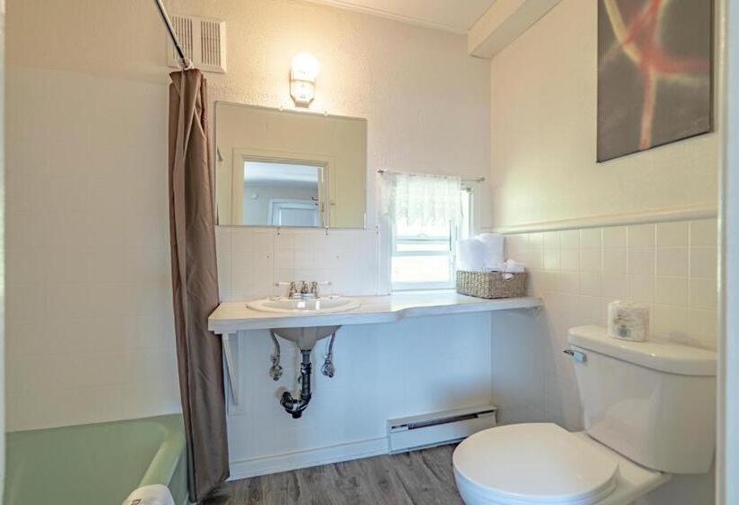 اتاق استاندارد با چشم‌انداز دریاچه, Novastar Motel On The Lake