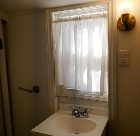 기본룸, Rothesay Motel