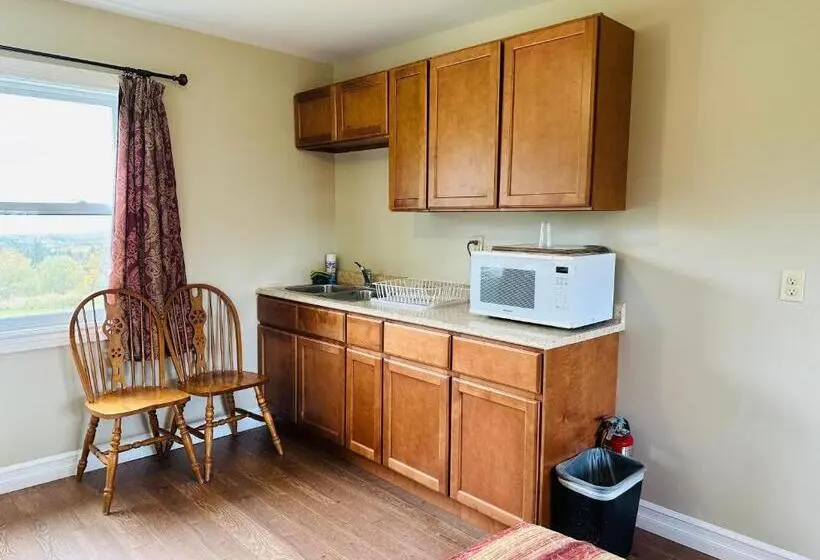 استودیو خانوادگی, Scenic Motel Moncton