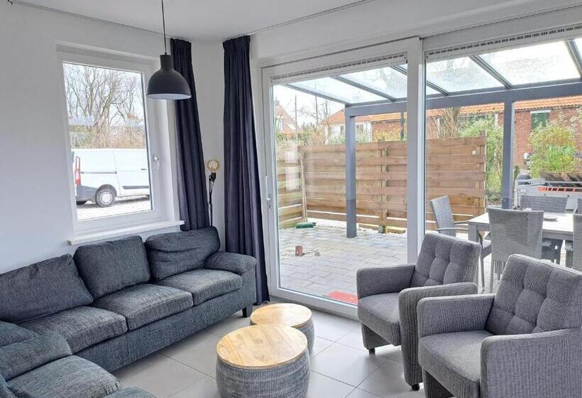 3间卧室的房子, Seehotel Oostkapelle