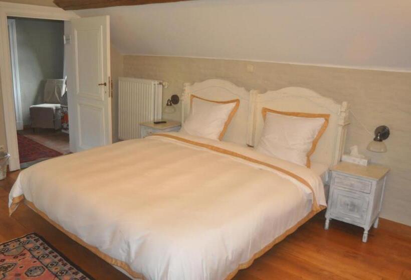اتاق لوکس, B&b Kasteelhoeve De Tornaco