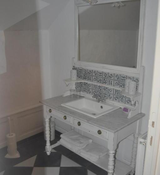 اتاق لوکس خانوادگی, B&b Kasteelhoeve De Tornaco