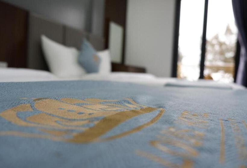 Четырехместный Номер Стандарт с Балконом, Khách Sạn Louis Hotel Sầm Sơn