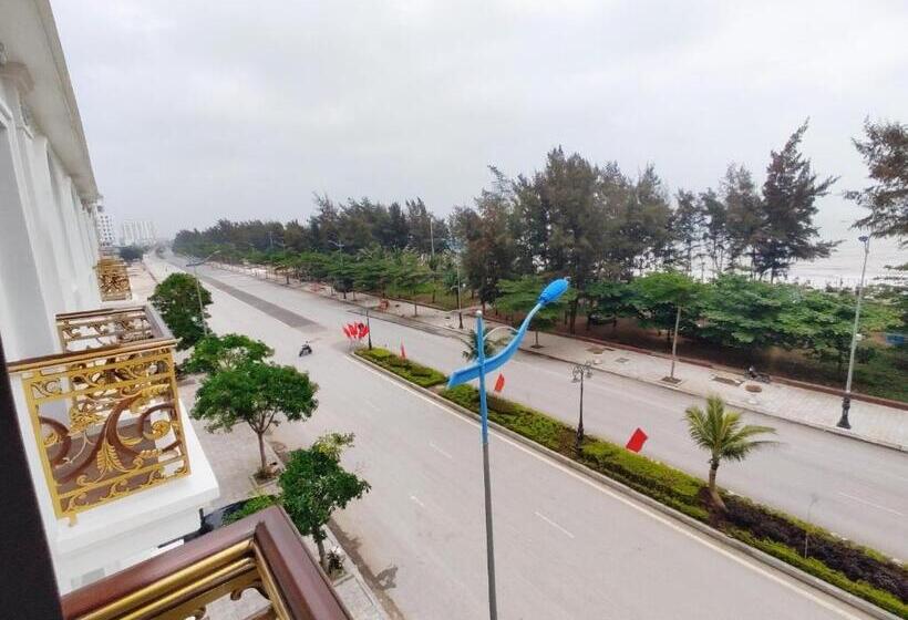 اتاق استاندارد چهارنفره با بالکن, Khách Sạn Louis Hotel Sầm Sơn