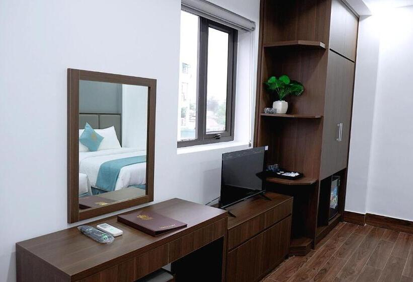 Четырехместный Номер Стандарт с Балконом, Khách Sạn Louis Hotel Sầm Sơn