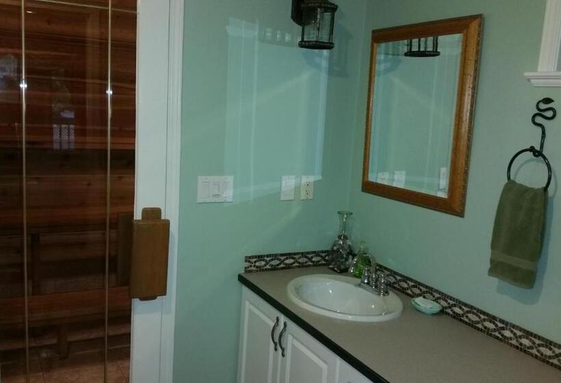 Superior Suite, Hummingbird Guesthouse