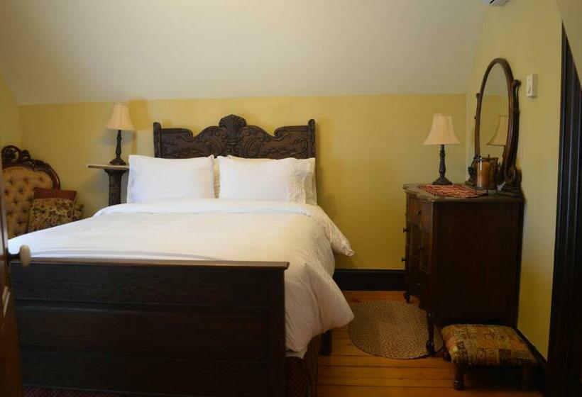 スタンダードルーム, Magnetic Hill Winery