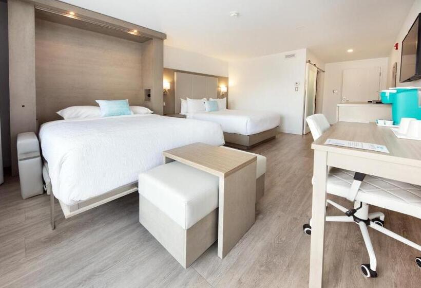 غرفة قياسية مطلّة علي البحر مزوَّدة بشُرفة, Plante