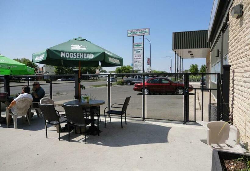 غرفه قياسيه سريرين مزدوجين, St. Norbert