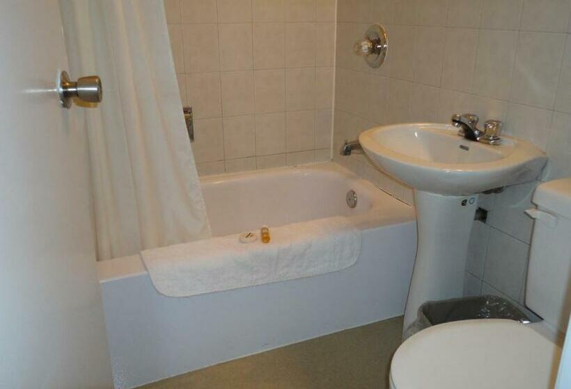 غرفه قياسيه سريرين مزدوجين, St. Norbert