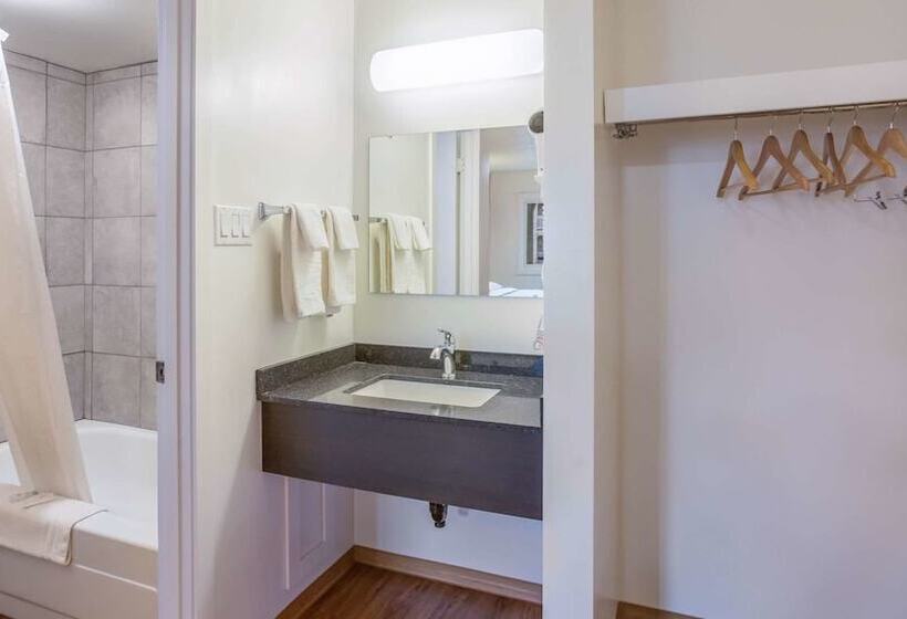 חדר סטנדרט שתי מיטות זוגיות, Motel Bo Camrose, Ab