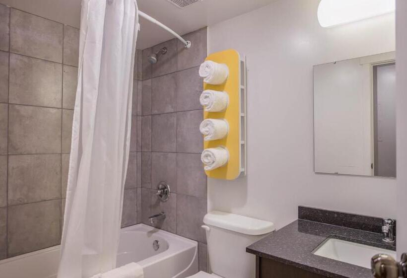 חדר סטנדרט שתי מיטות זוגיות, Motel Bo Camrose, Ab